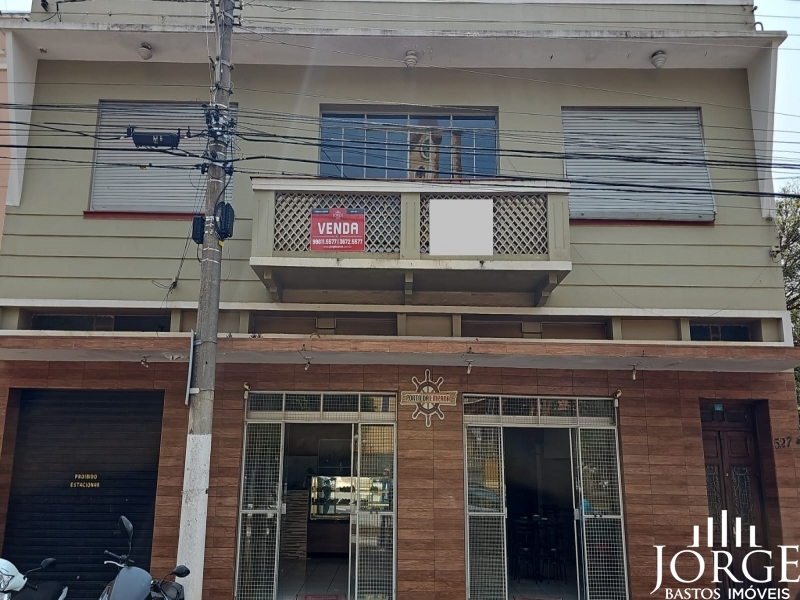 Prédio Comercial e Residencial no Centro 