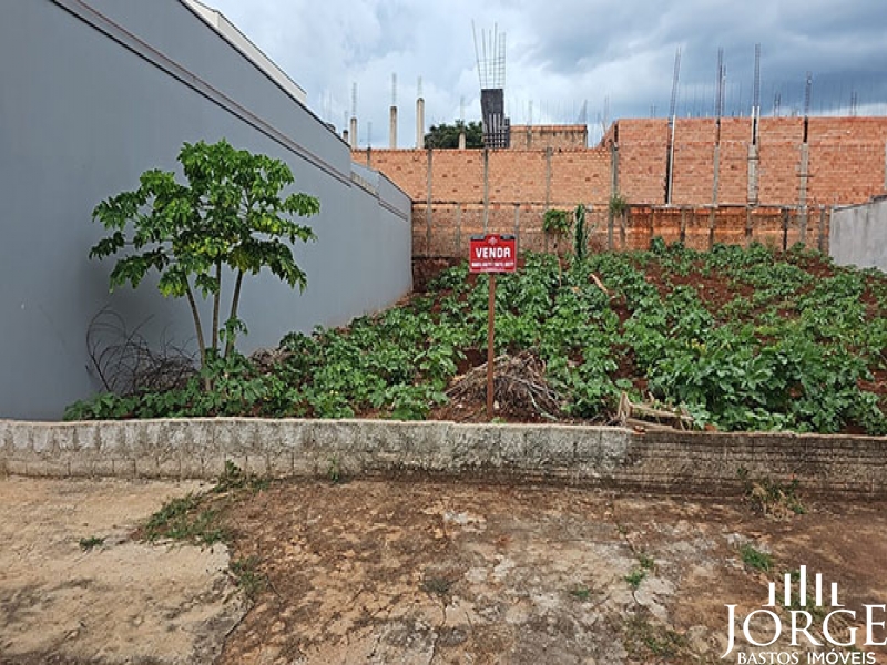 Terreno no Jardim Milano 