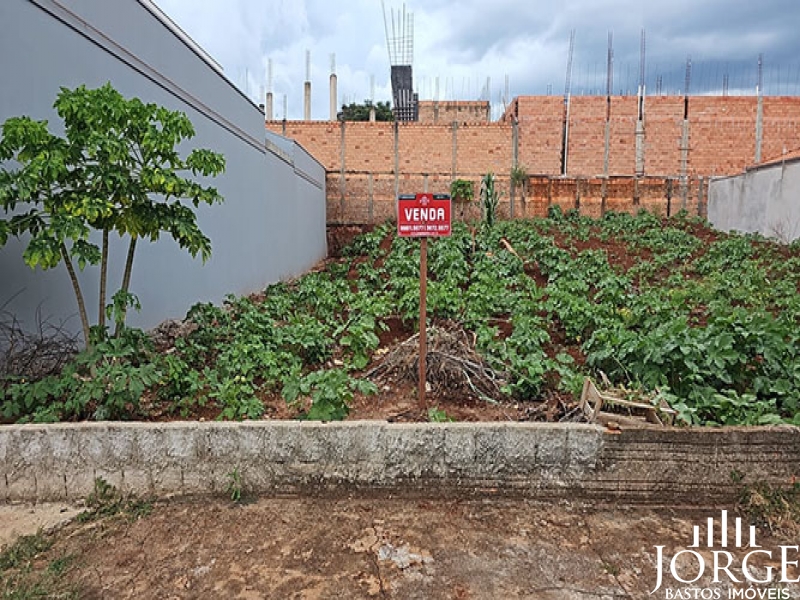 Terreno no Jardim Milano 