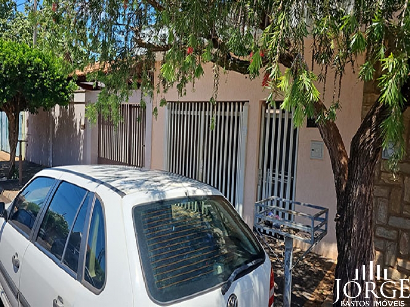 Casa com Ótima Localização no Jardim Santa Cecília