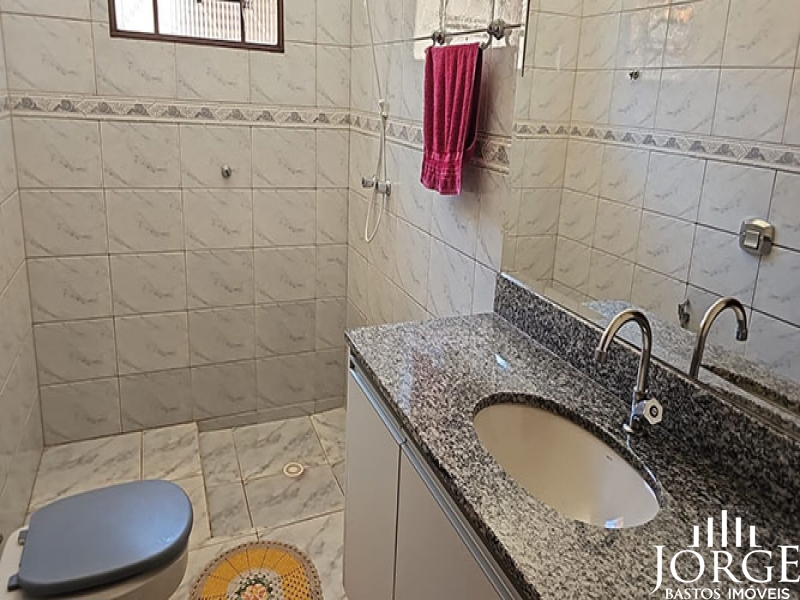 Casa com Ótima Localização no Jardim Santa Cecília