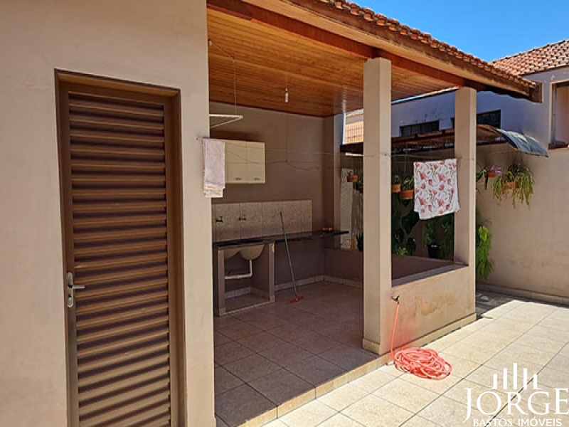 Casa com Ótima Localização no Jardim Santa Cecília