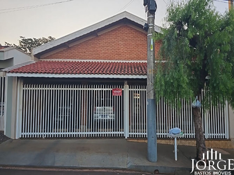 Casa com uma excelente localização no Jardim Centenário