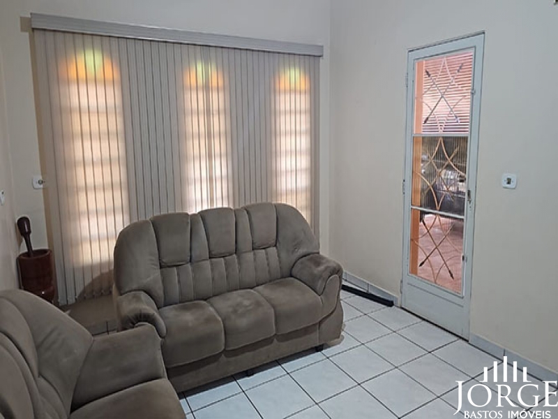 Casa com uma excelente localização no Jardim Centenário